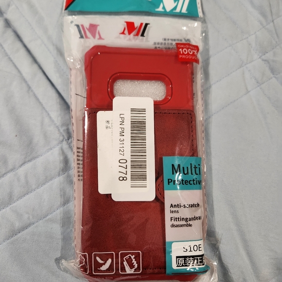 NWT! Red Samsung Galaxy S10e phone case. Still in packaging. - Picture 4 of 4